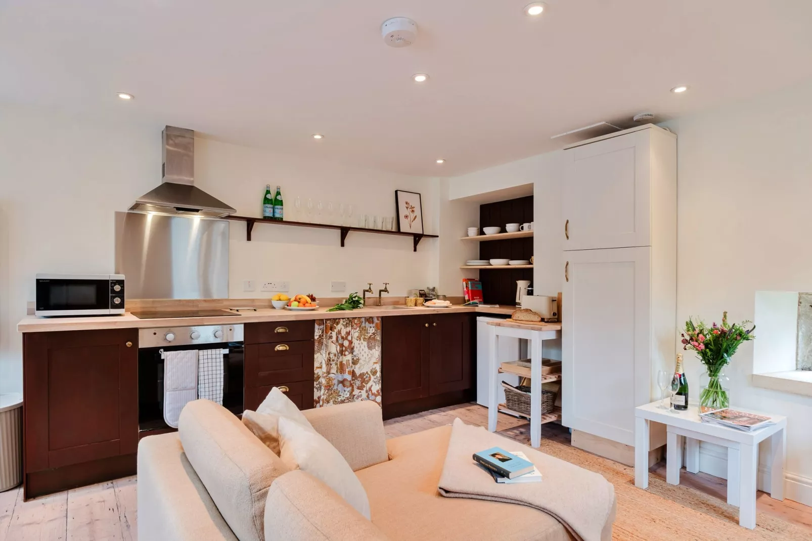 Courtside Cottage-Salon