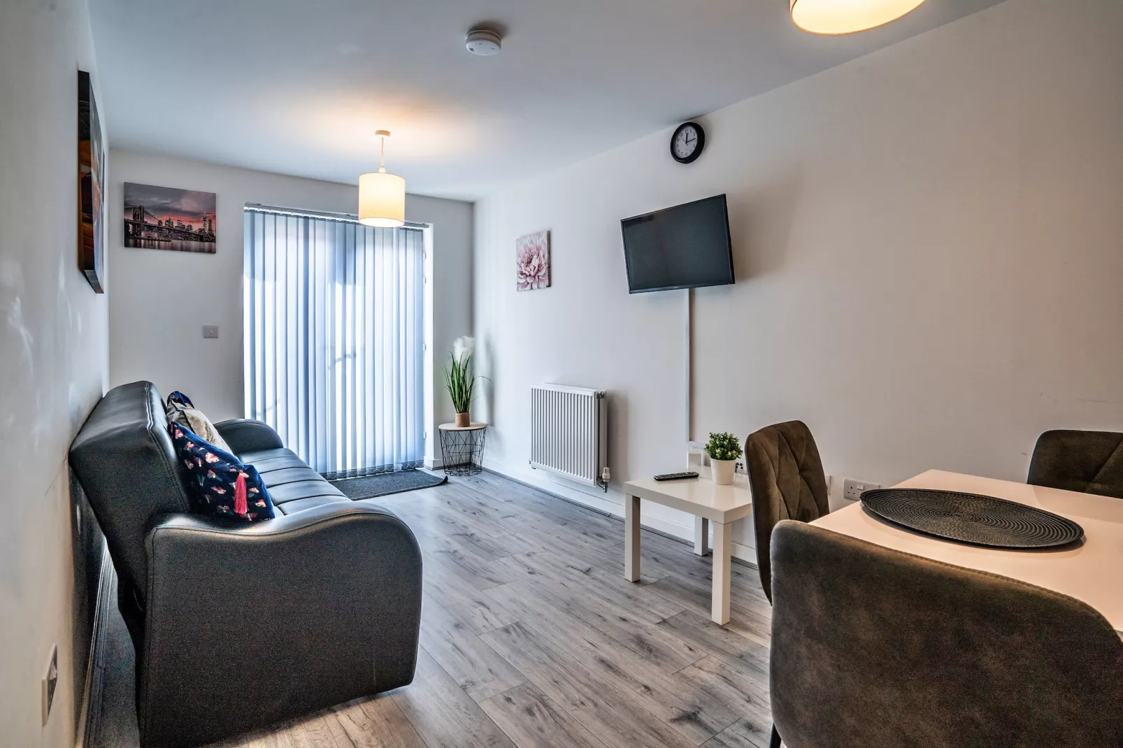 Aldridge Square-Salon