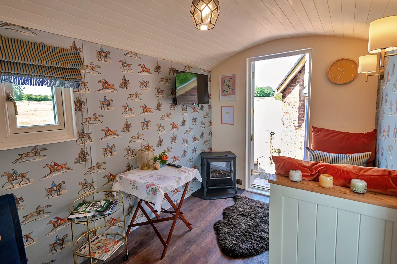 Shrawardine Train Carriage-Living room