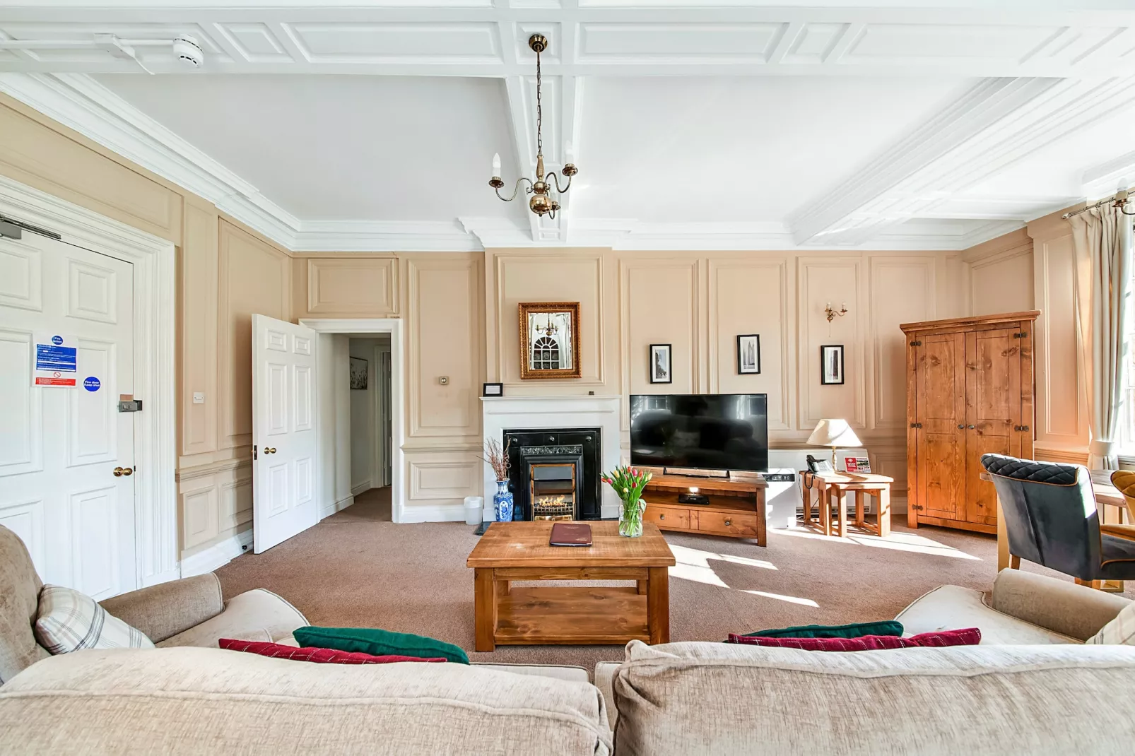 Mowbray Hall Apt-Living room