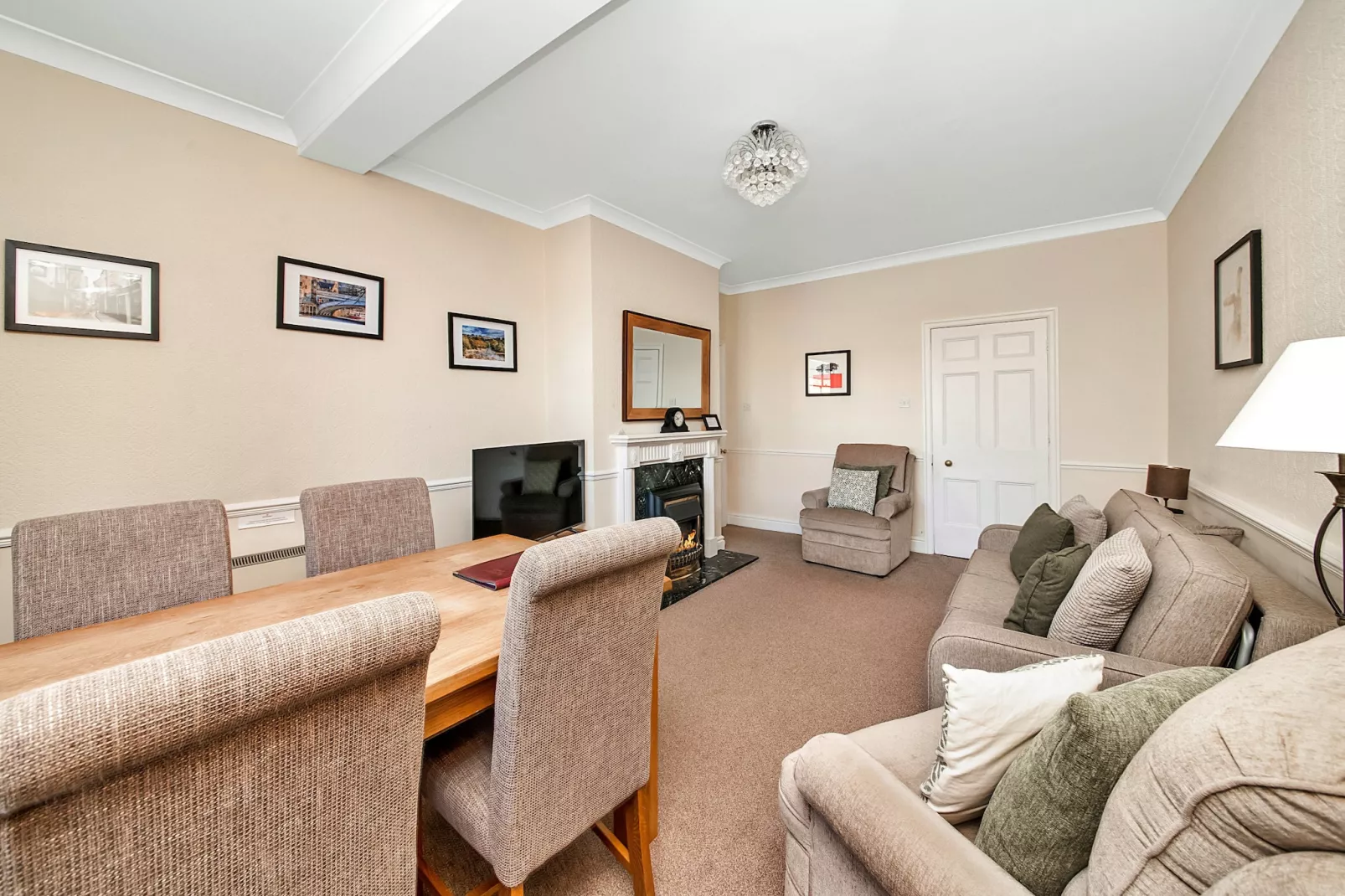 Kilburn Hall Apt-Living room