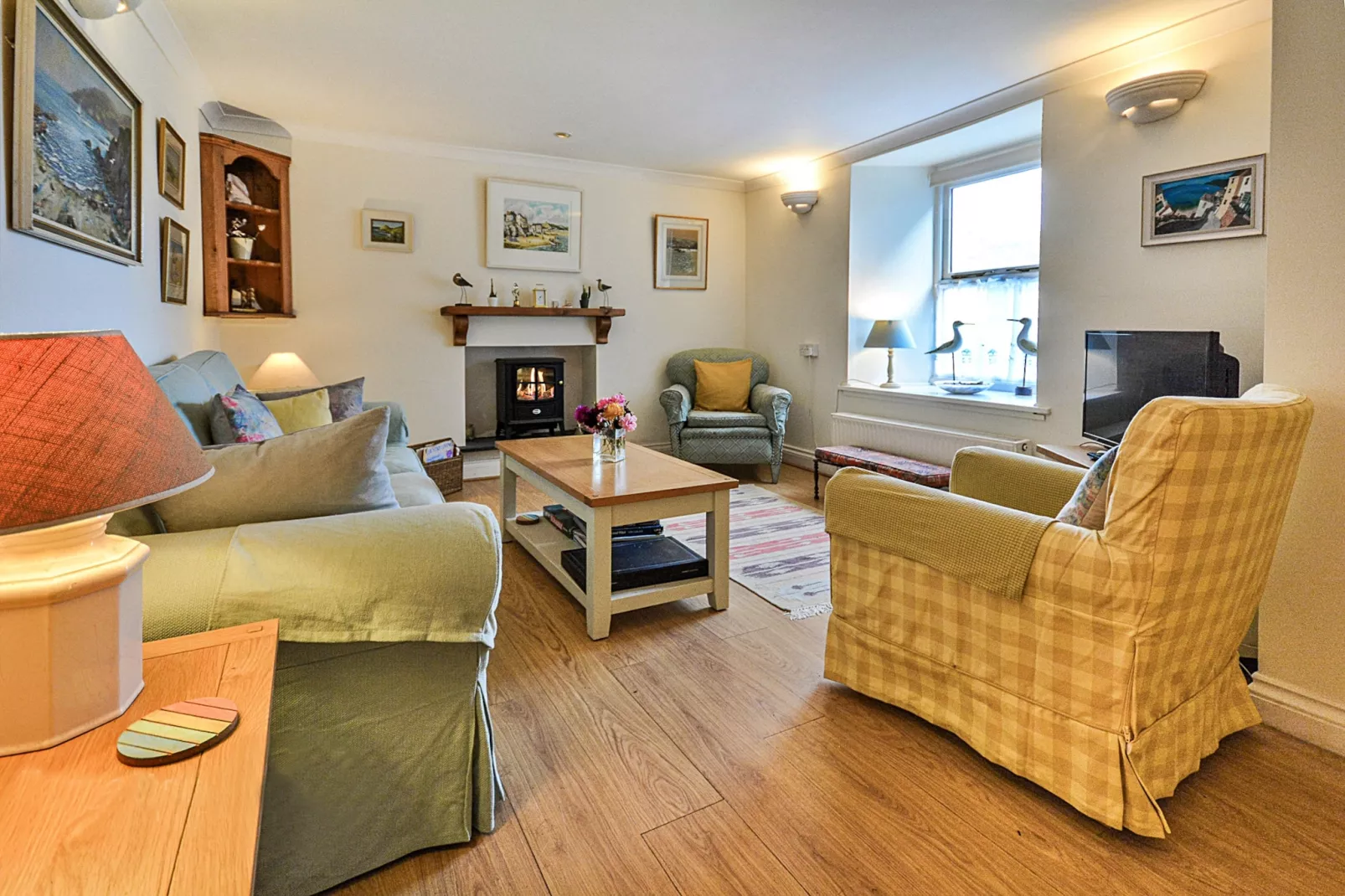 Nor Nour, Cawsand-Salon
