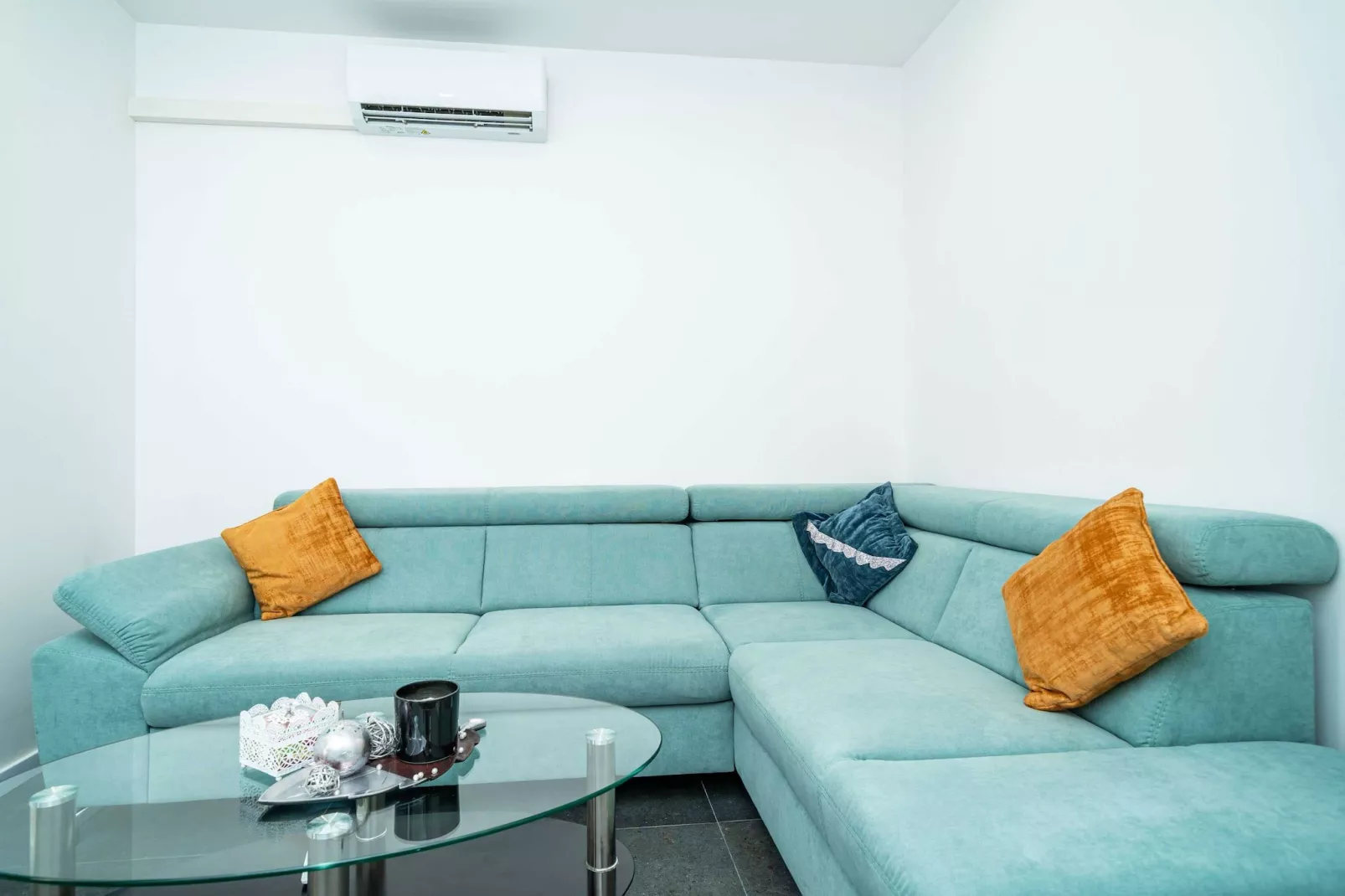 Apartments Dub - One-Bedroom Apartment  (no.4)-Living room