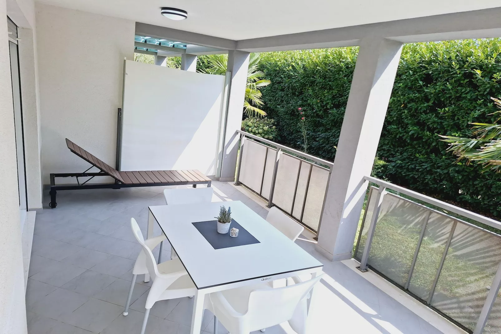 Enelani 1-Terrassenbalkon