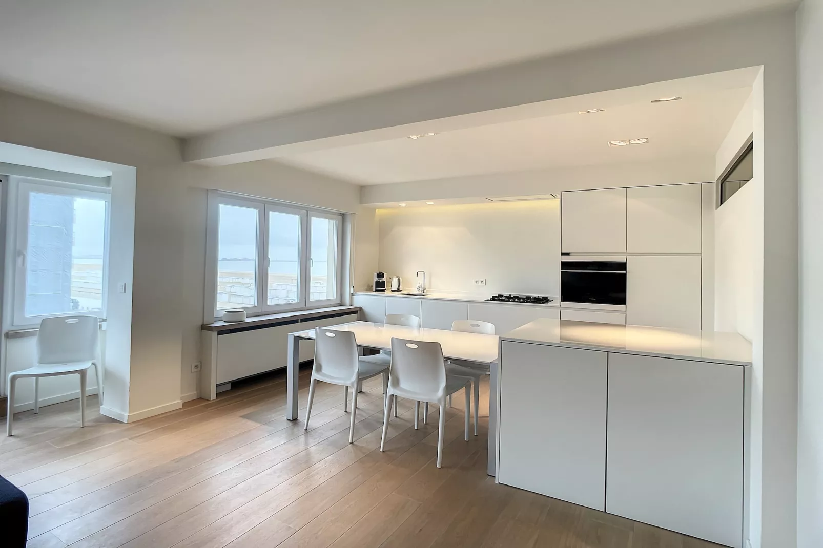 Beautiful Sunshine 31-Dining room