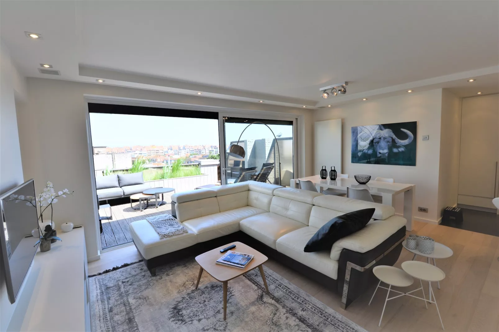 Sunrise 64-Living room