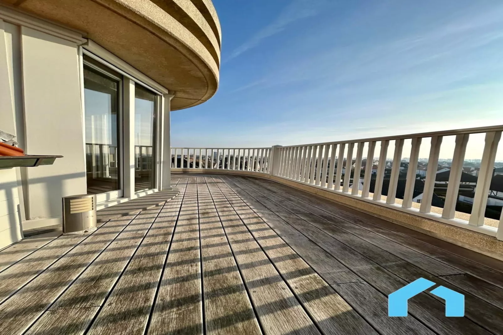 Seals 52-Terrace balcony