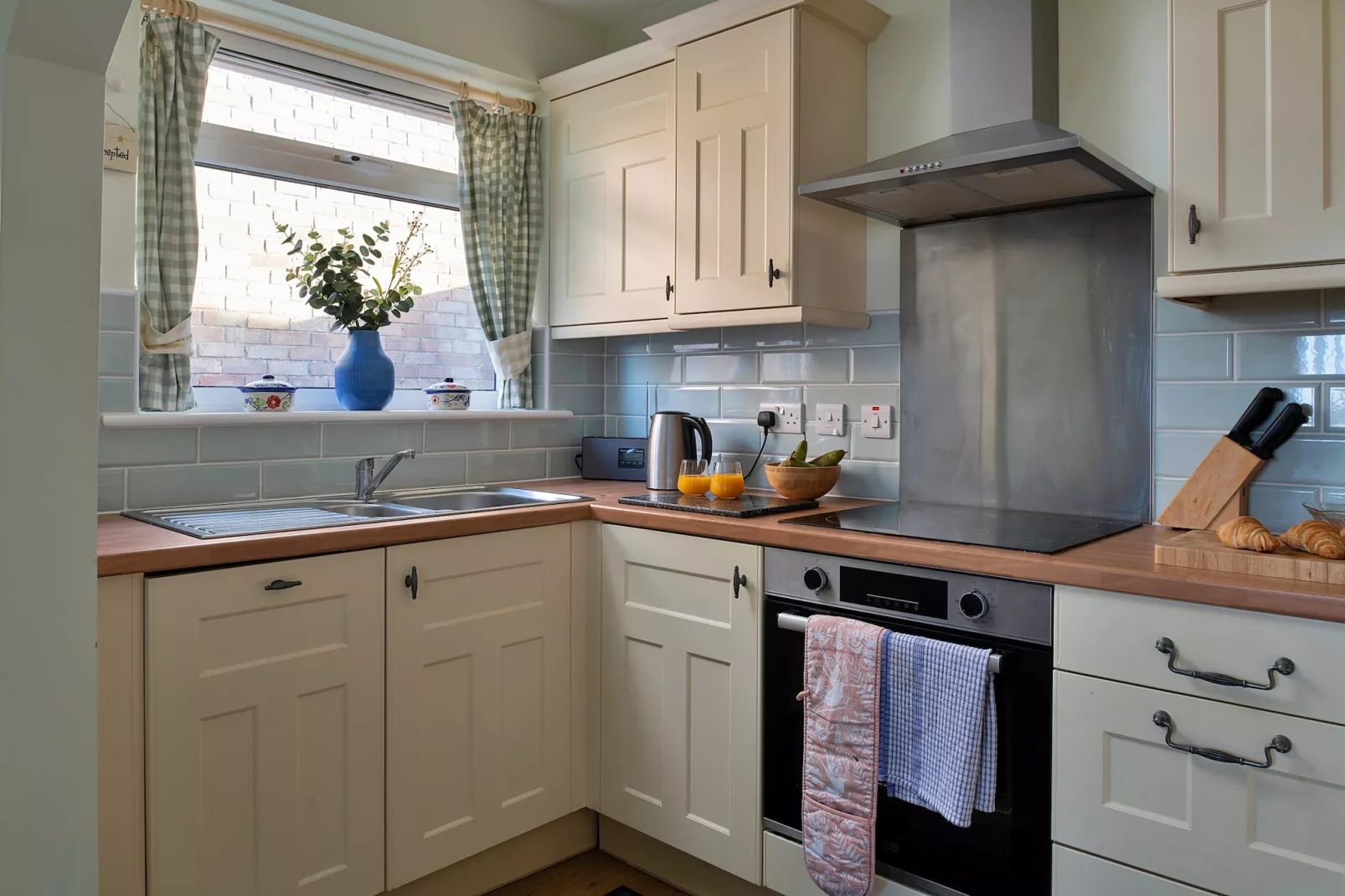 37 Bro Enddwyn-Kitchen