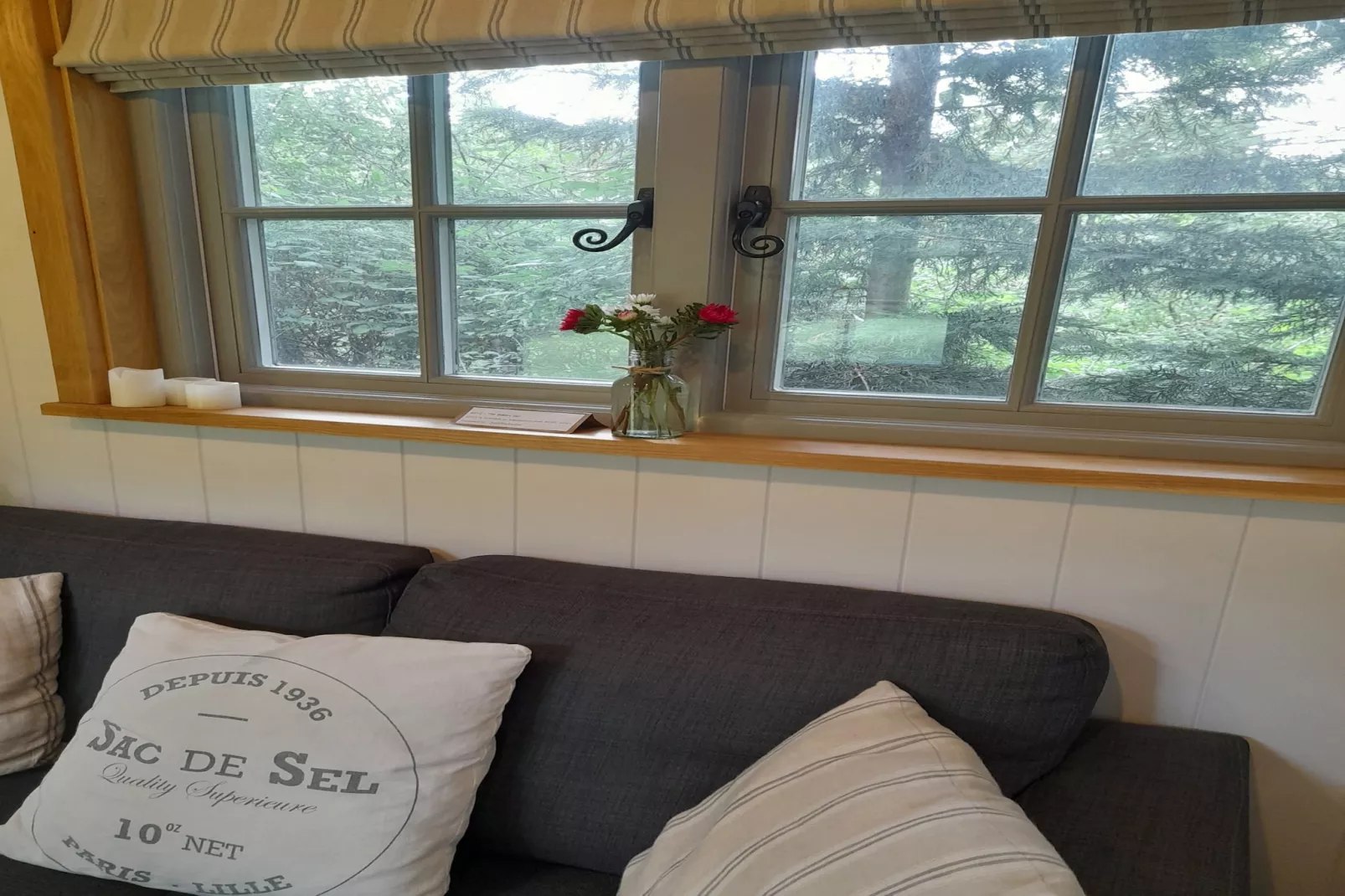 The Bakers Hut-Living room