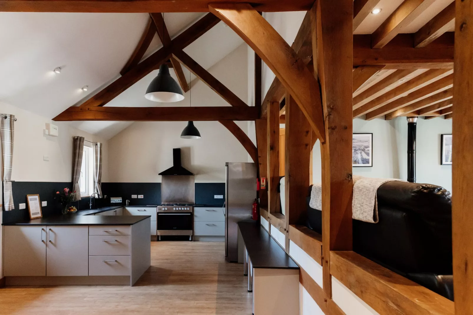 The Welsh Barn-Kitchen