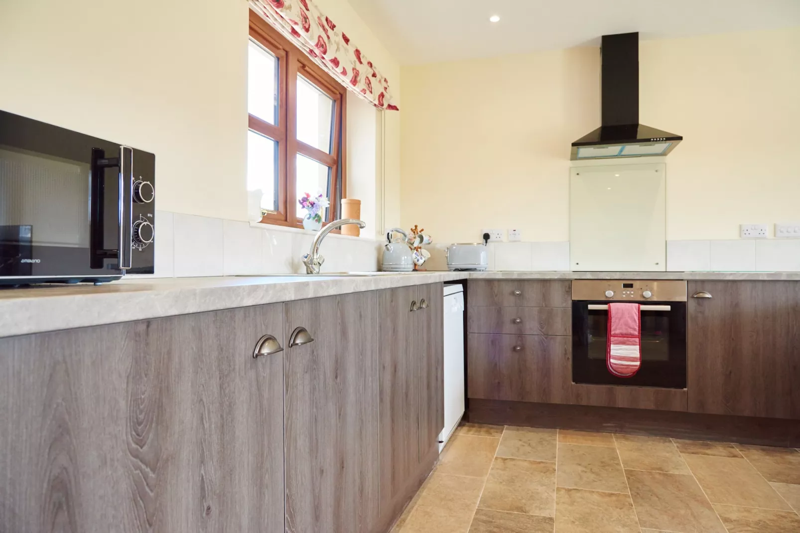 Quail's Nest Cottage-Kitchen