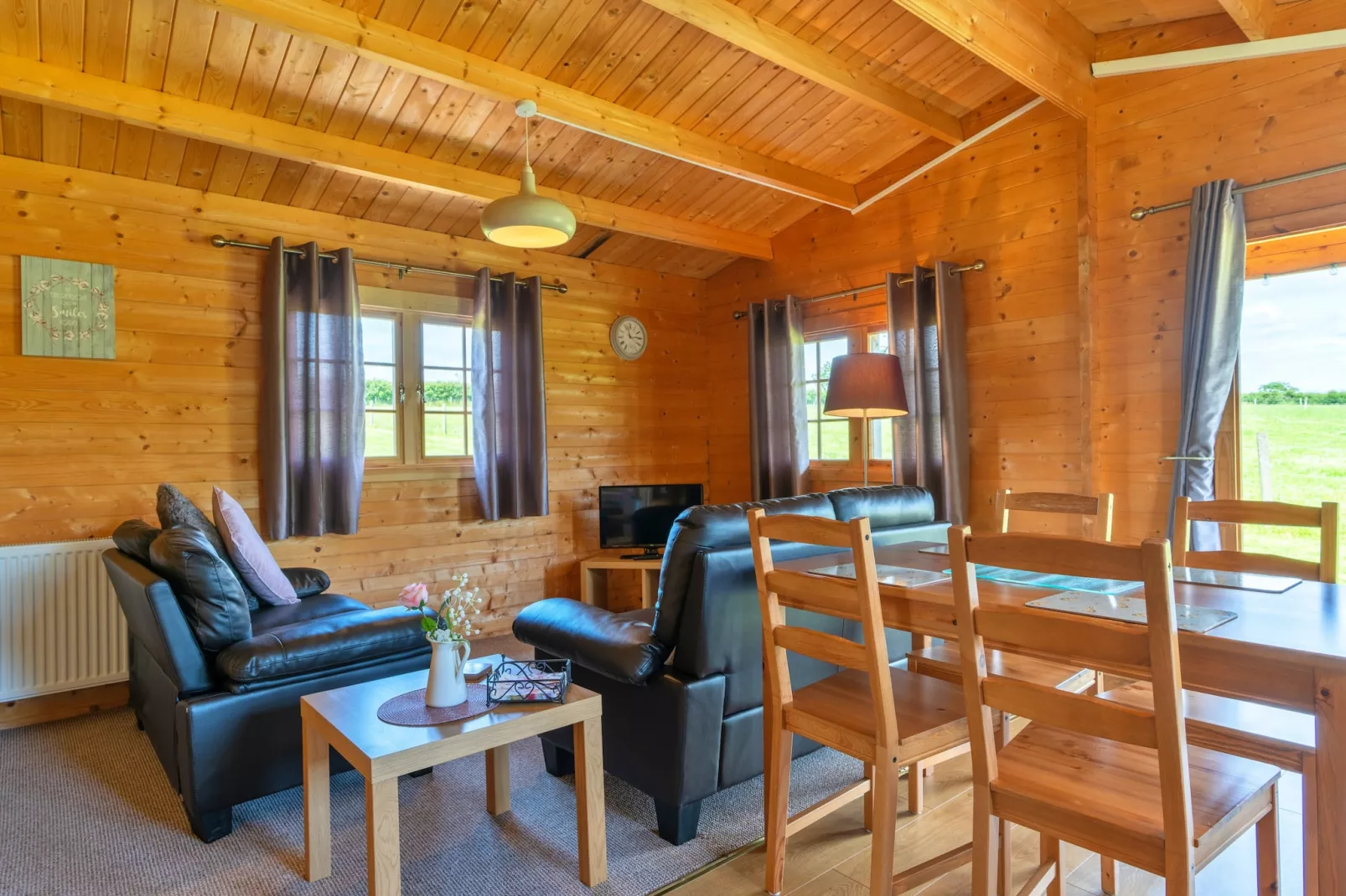 Pastures Green Cabin-Dining room