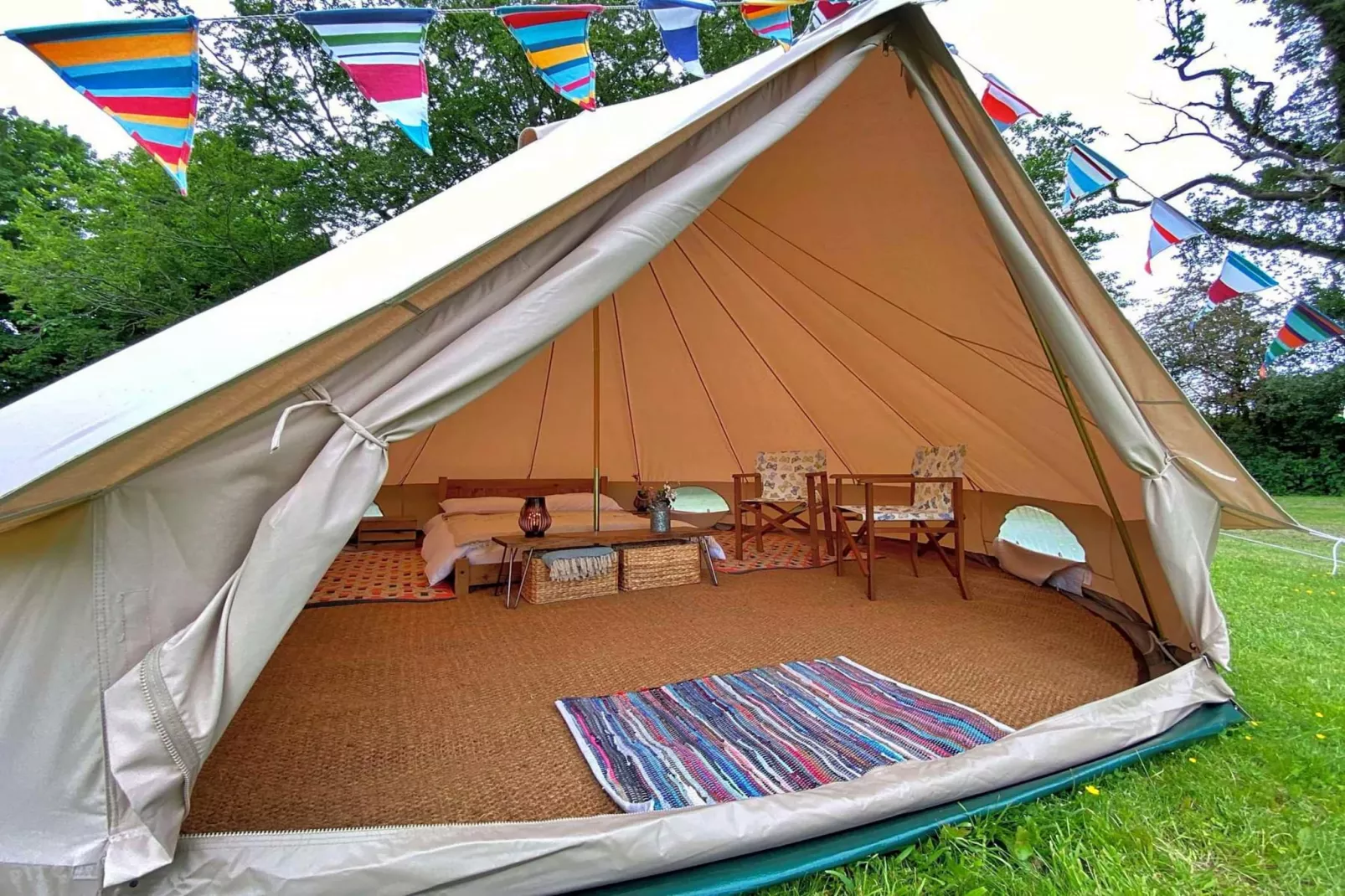 Meadow Glamping Tents-Living room