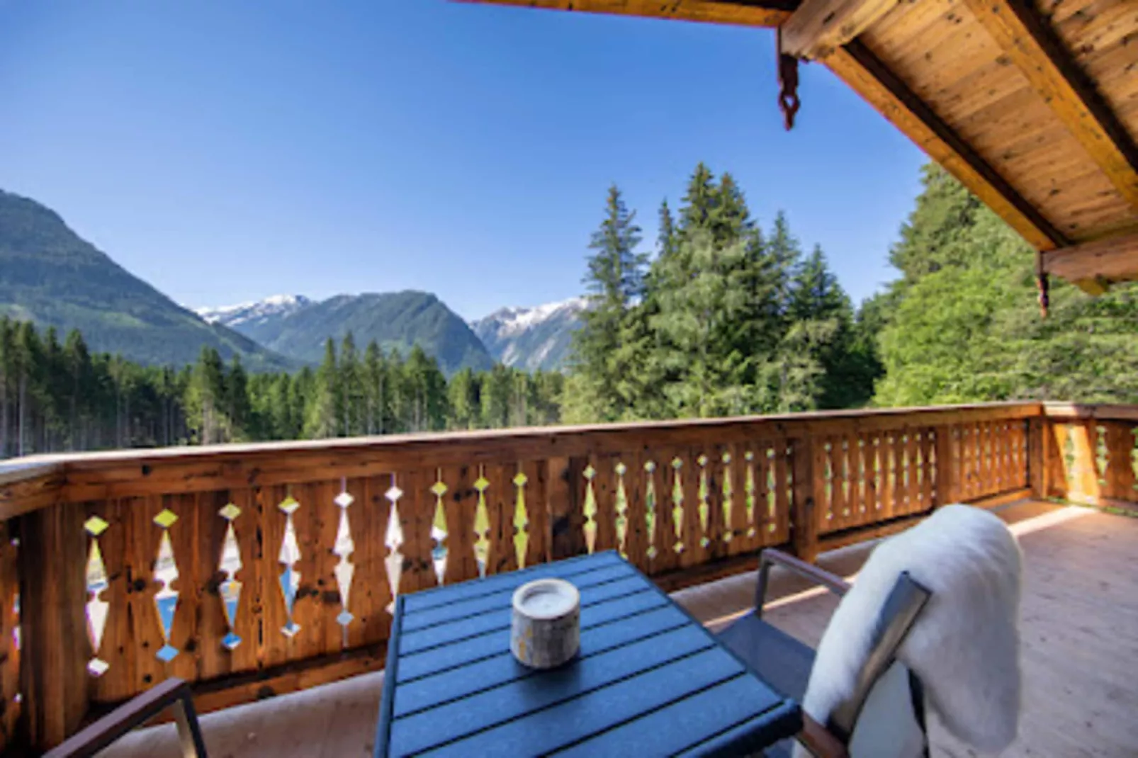 Nationalpark Chalet Alplesspitze-Terrace balcony