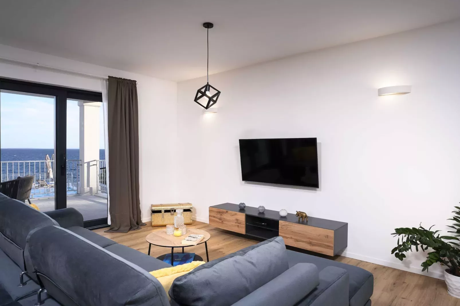 Villa Luce di Mare - Three Bedroom Villa with Pool-Living room