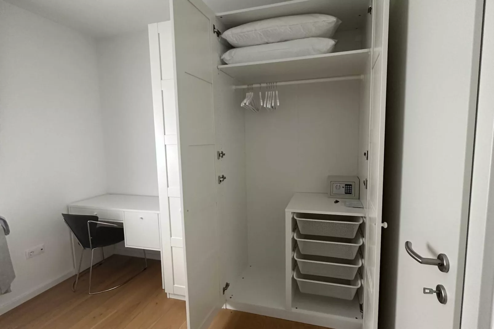 Cozy Retreat in Krapinske Toplice: Comfort and Prime Location with Pivate Parking - One Bedroom Apartment-Bedroom