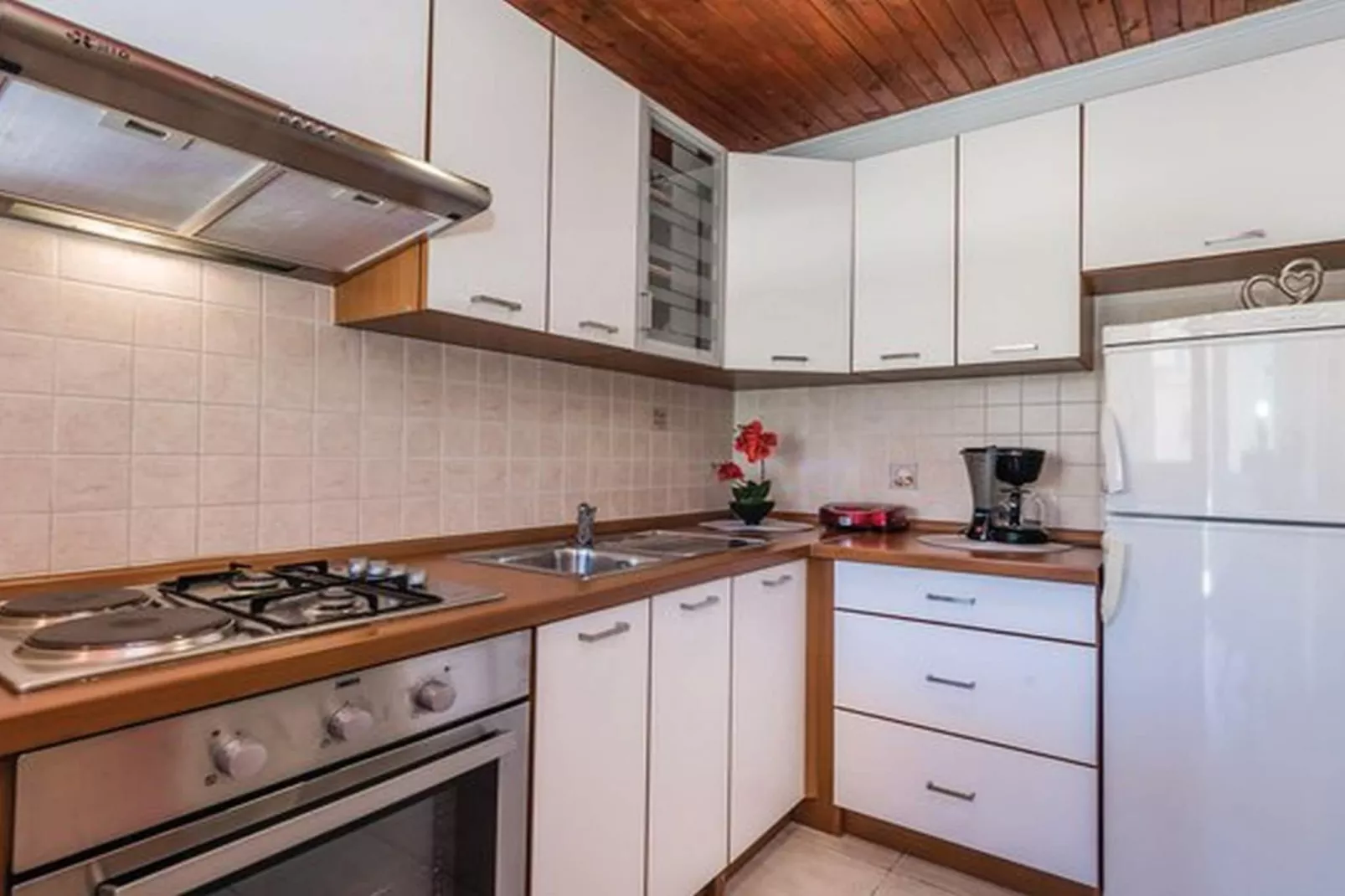 Charming One Bedroom Apartment Povljana - One Bedroom Apartment-Kitchen