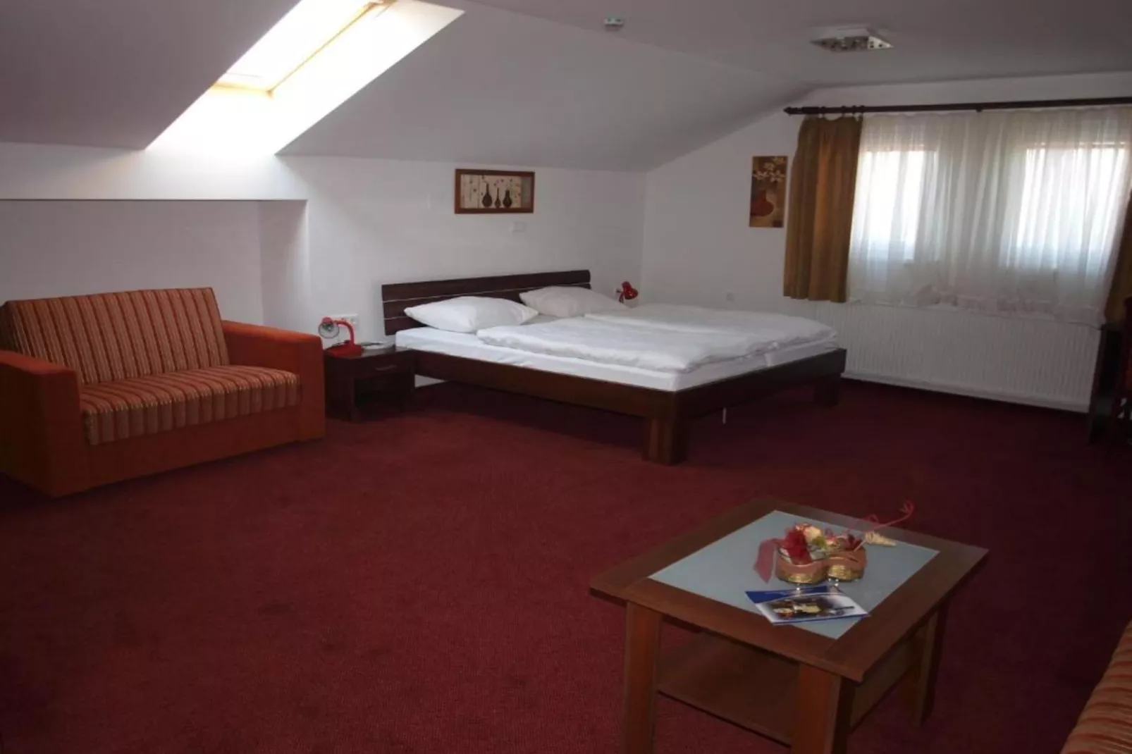 Hotel Orion - Triple Room with Mountain View-Schlafzimmer