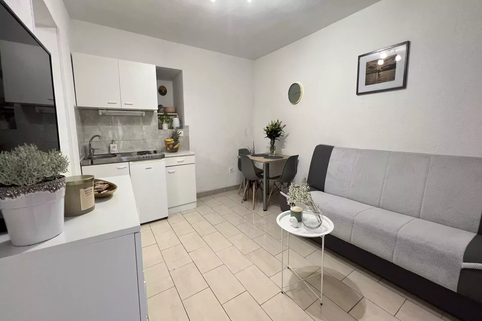 Apartmani Vela Makarska - Studio With Garden View-Living room
