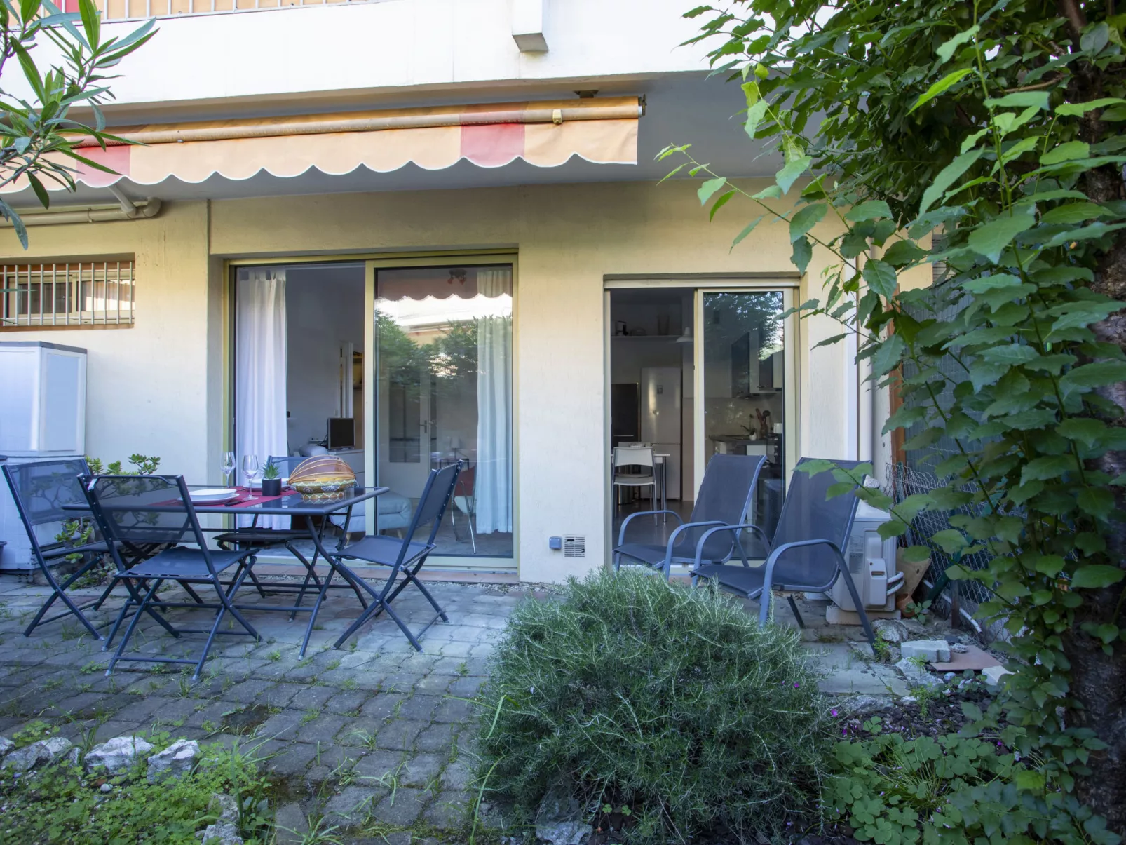 Riva Bella-Outside