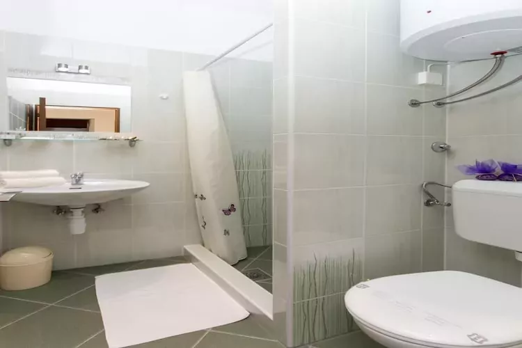 Villa Iveta- Twin Room with Sea View - Martina-Bathroom