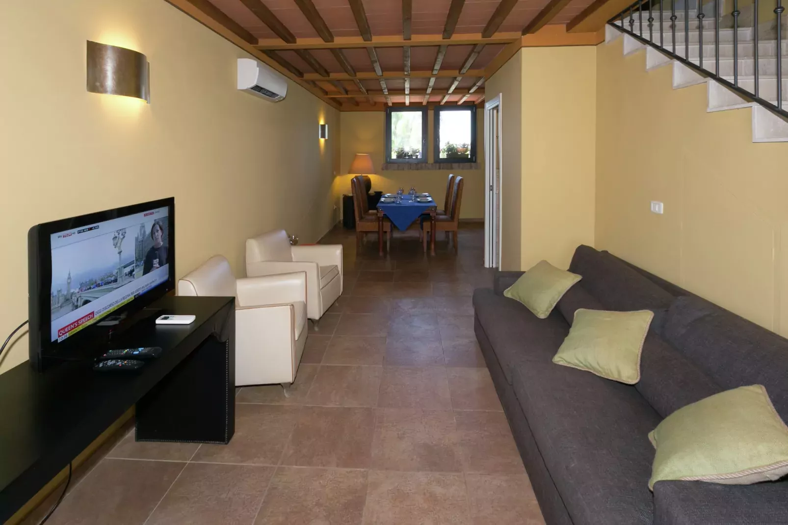 Laurento-Living room