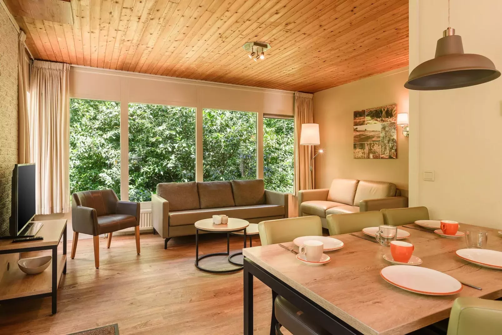 Bungalow 6B1 - Dining room