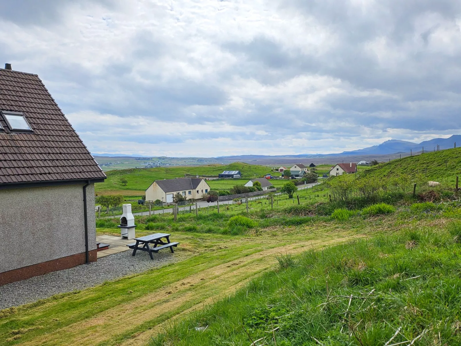 Quiraing Cottage-Outside