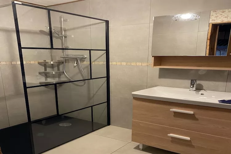La Ferme Tirou-Bathroom
