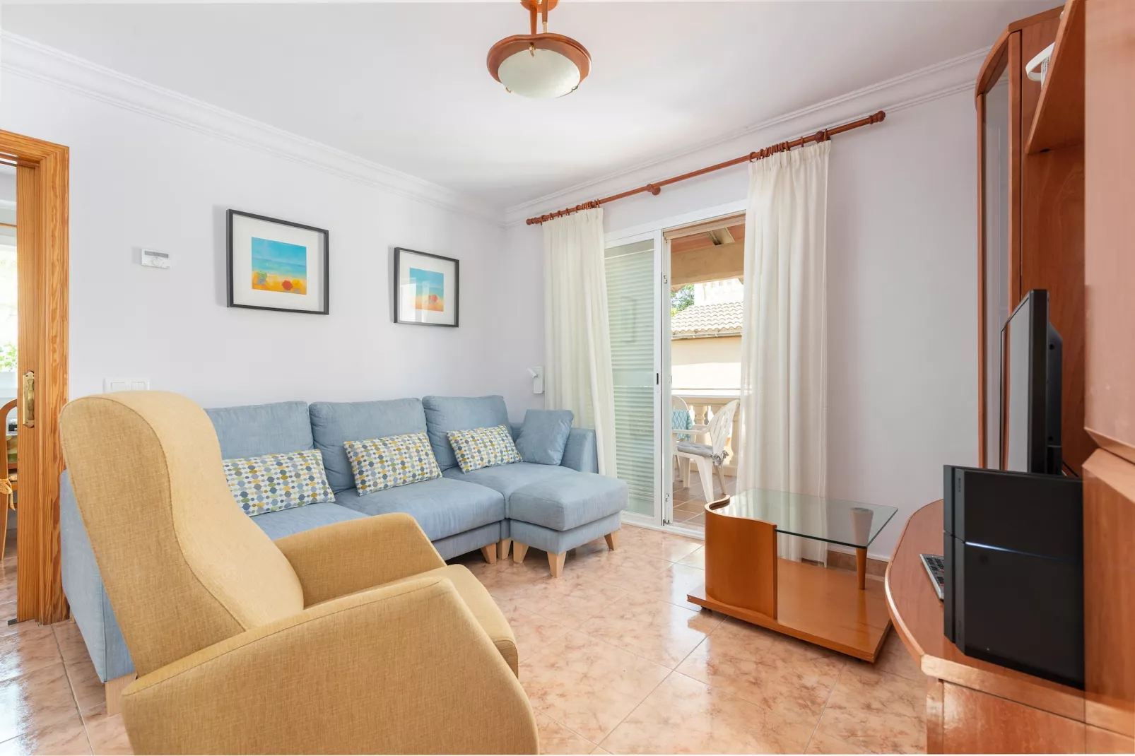 Aritja, 5-Living room