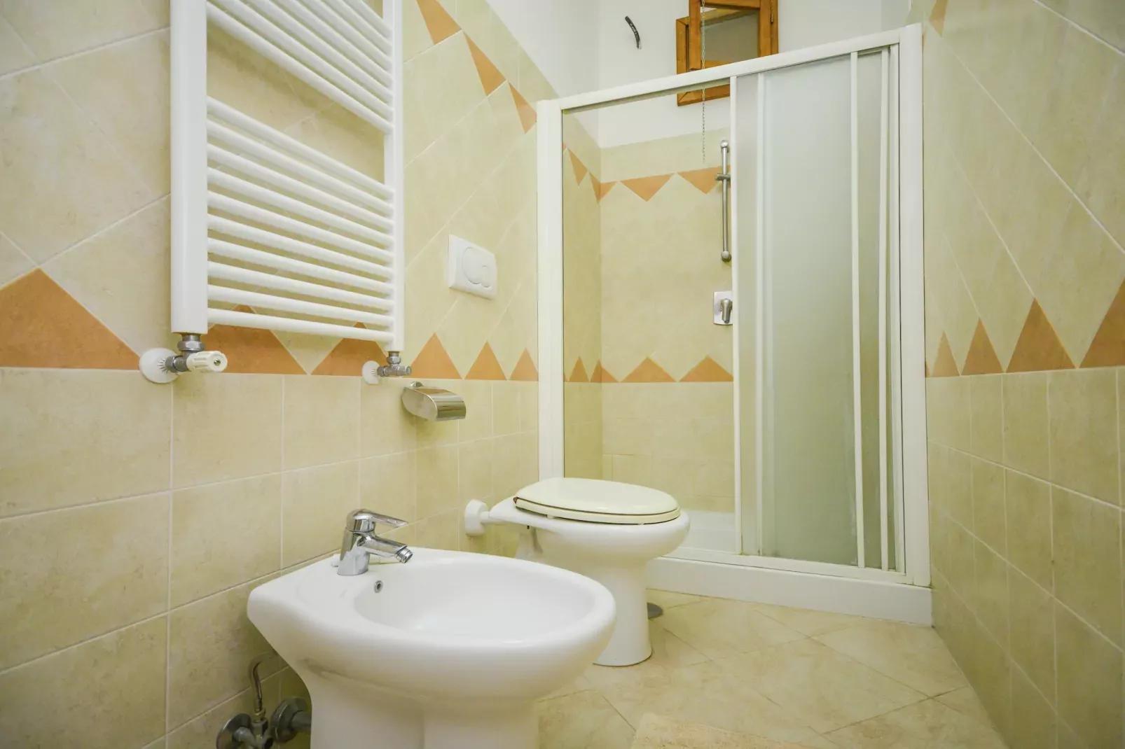 Rosa-Bathroom