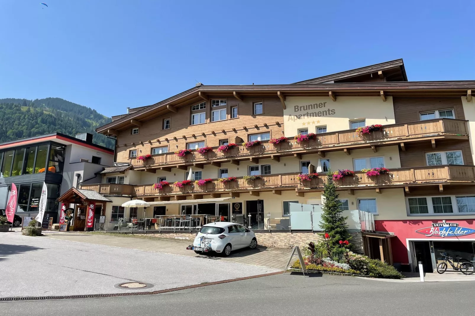 Brunner Apartments-Exterior summer