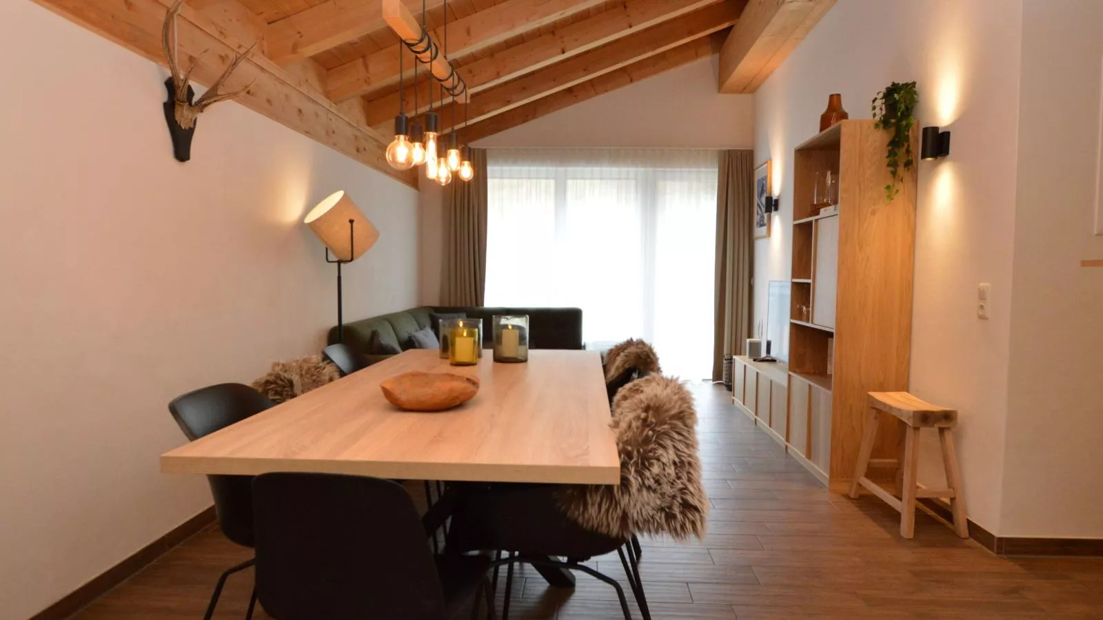 Emma Top 4-Dining room