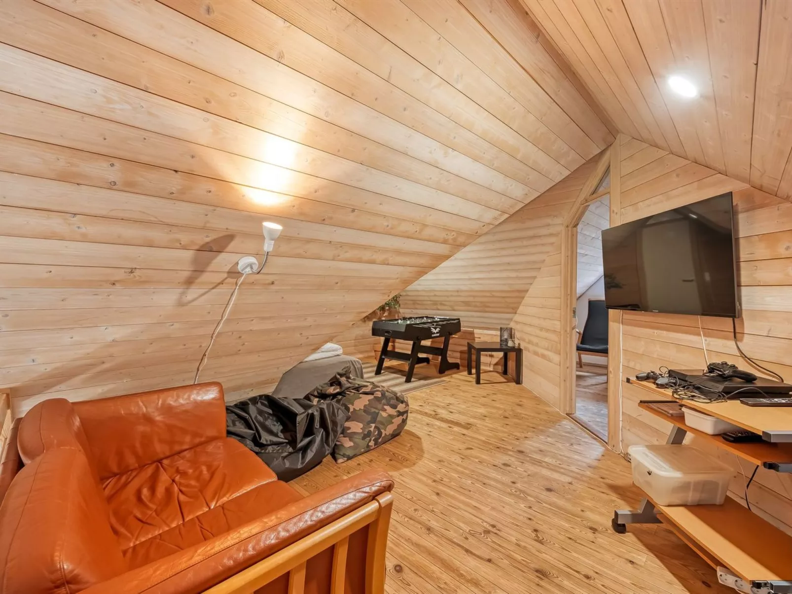 "Dorris" - 4.3km from the sea-Inside