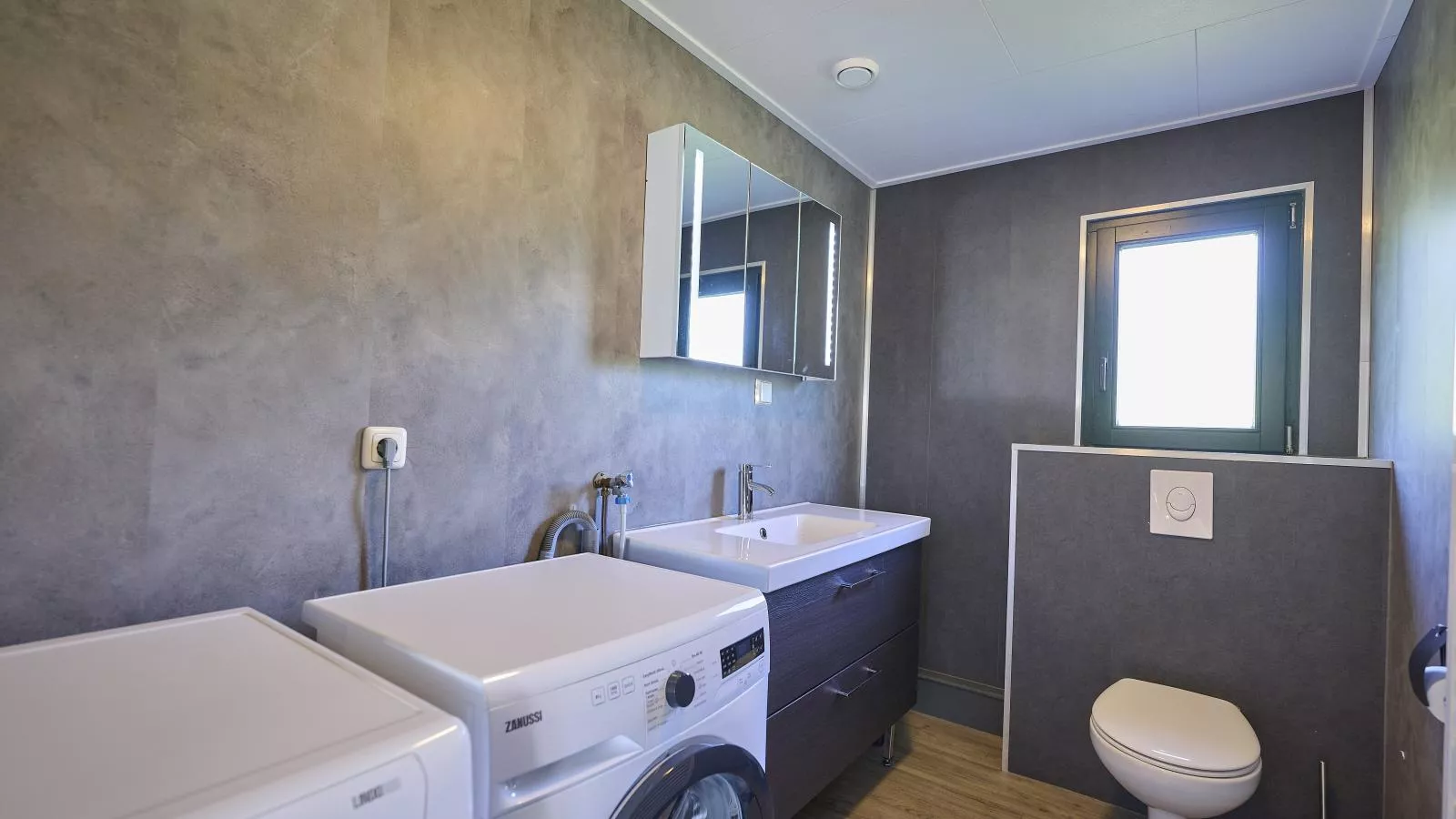 T Kaatsheuveltje 6-Bathroom