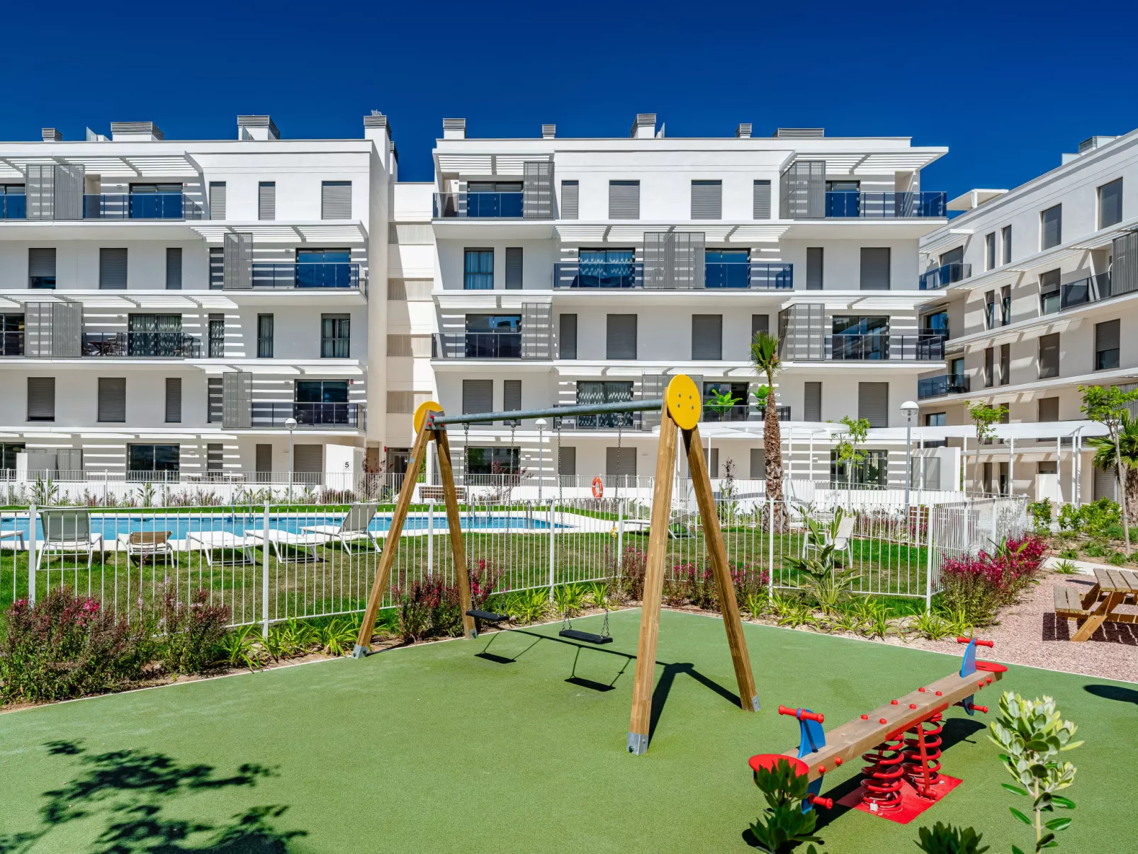 Marina Real III-Outside