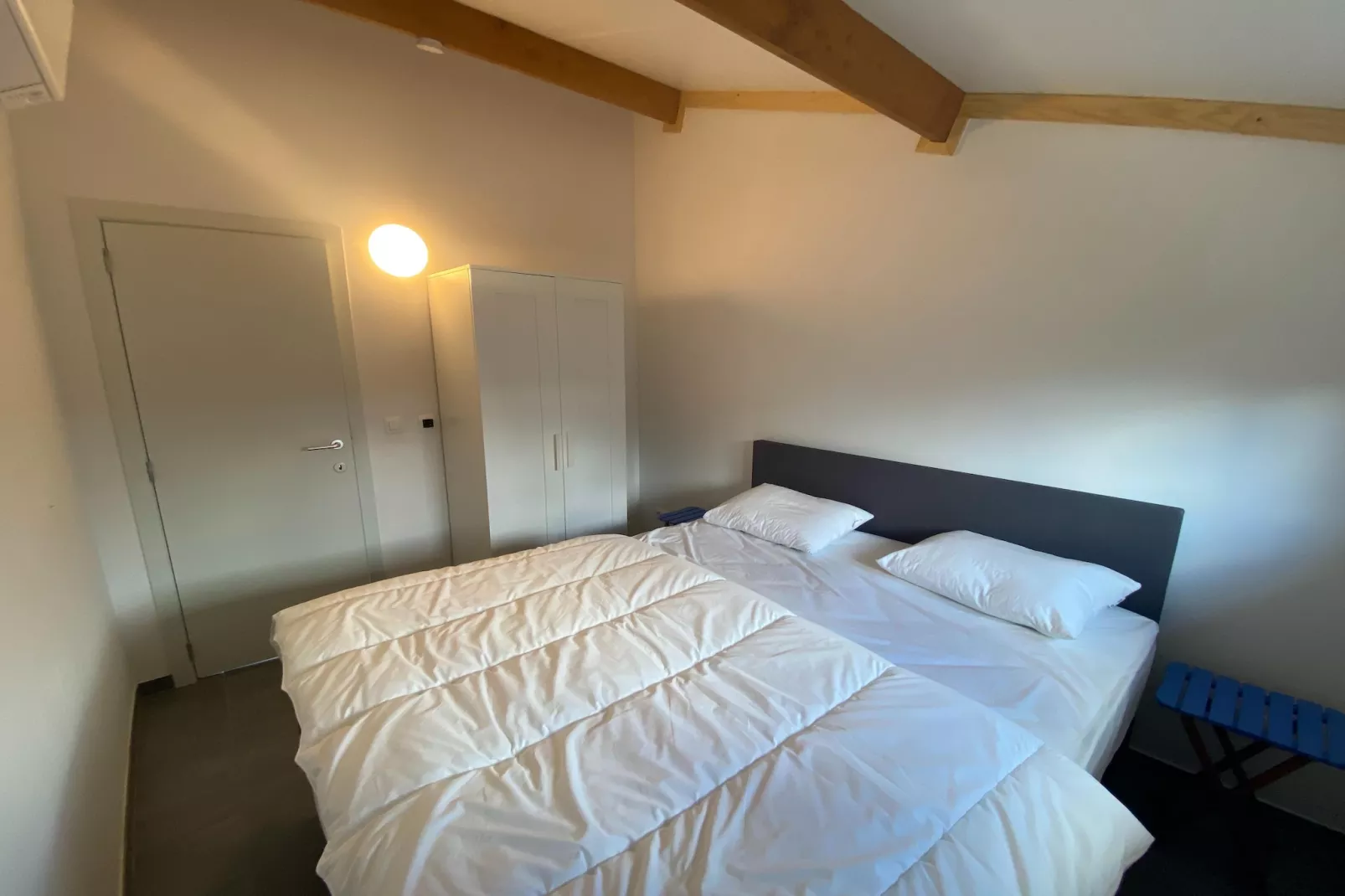 WH2 / 52-Bedroom