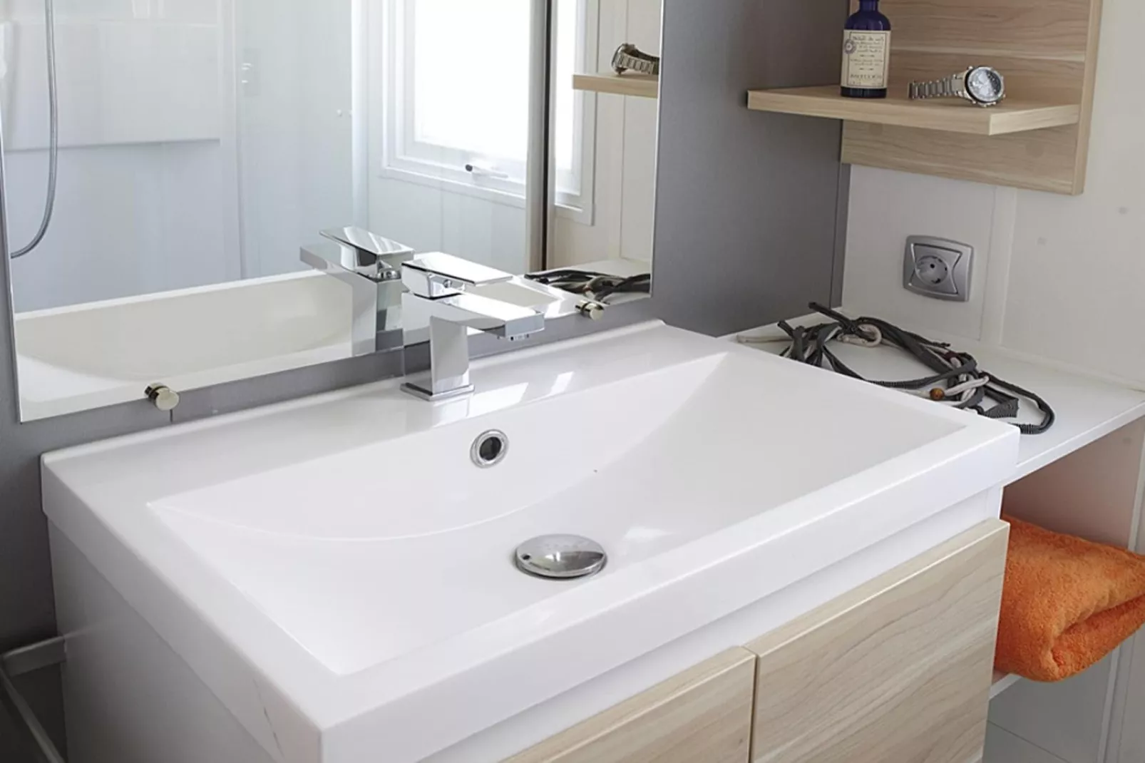 CAMPING INTERPALS Bungalow Garbi-Bathroom