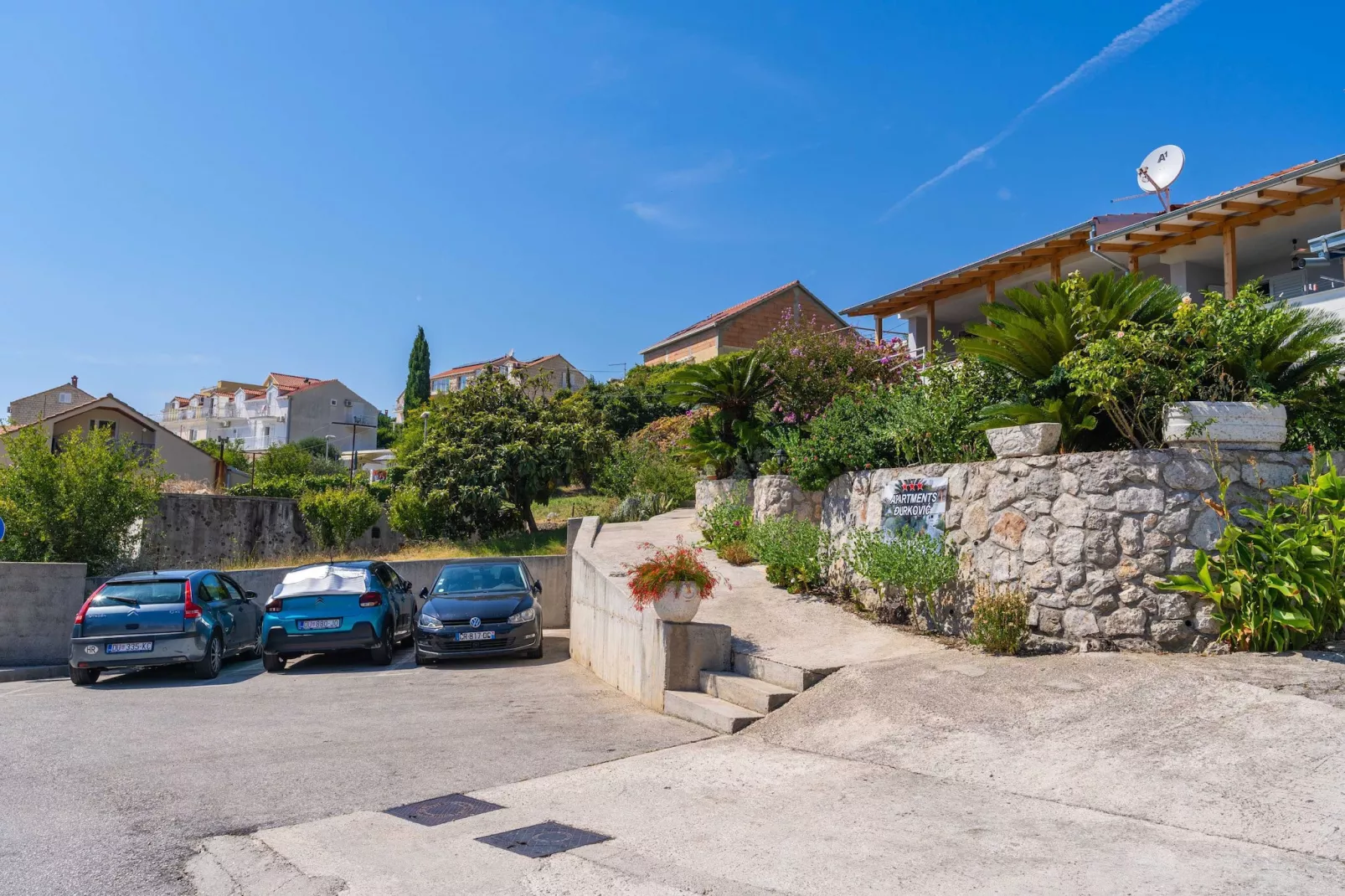 Apartments Djurkovic - Two-Bedroom Apartment with Shared Terrace and Sea View-Outdoor