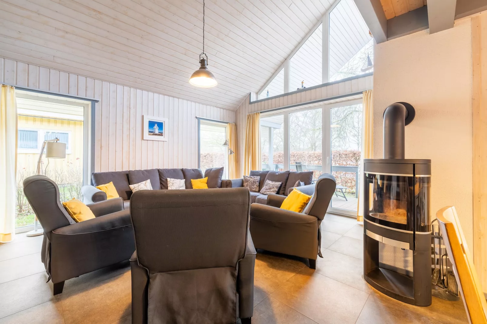 Schwan 290-Living room