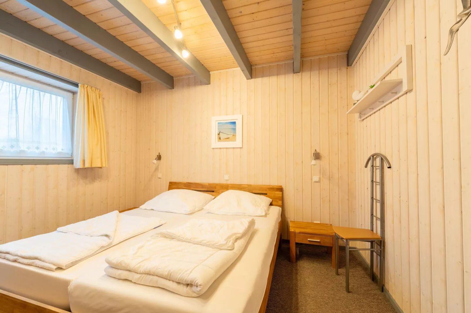 Schwan 308-Bedroom