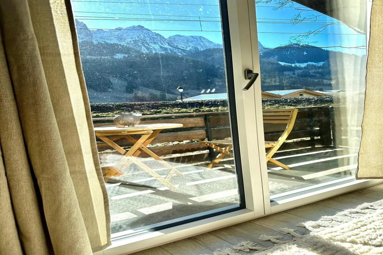 Le Petite Chalet-Terrace balcony
