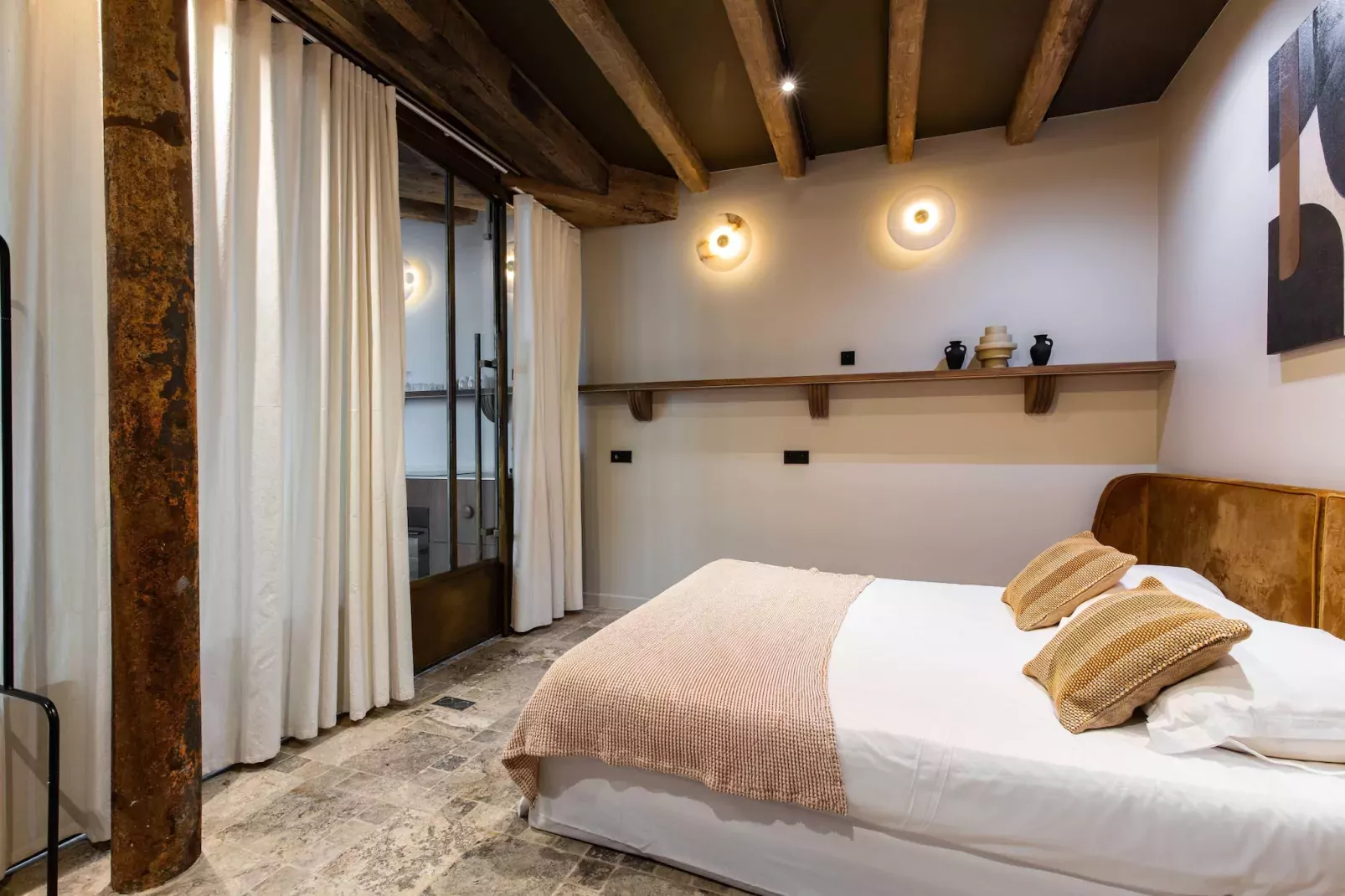 EC-2-COMMINES-Bedroom
