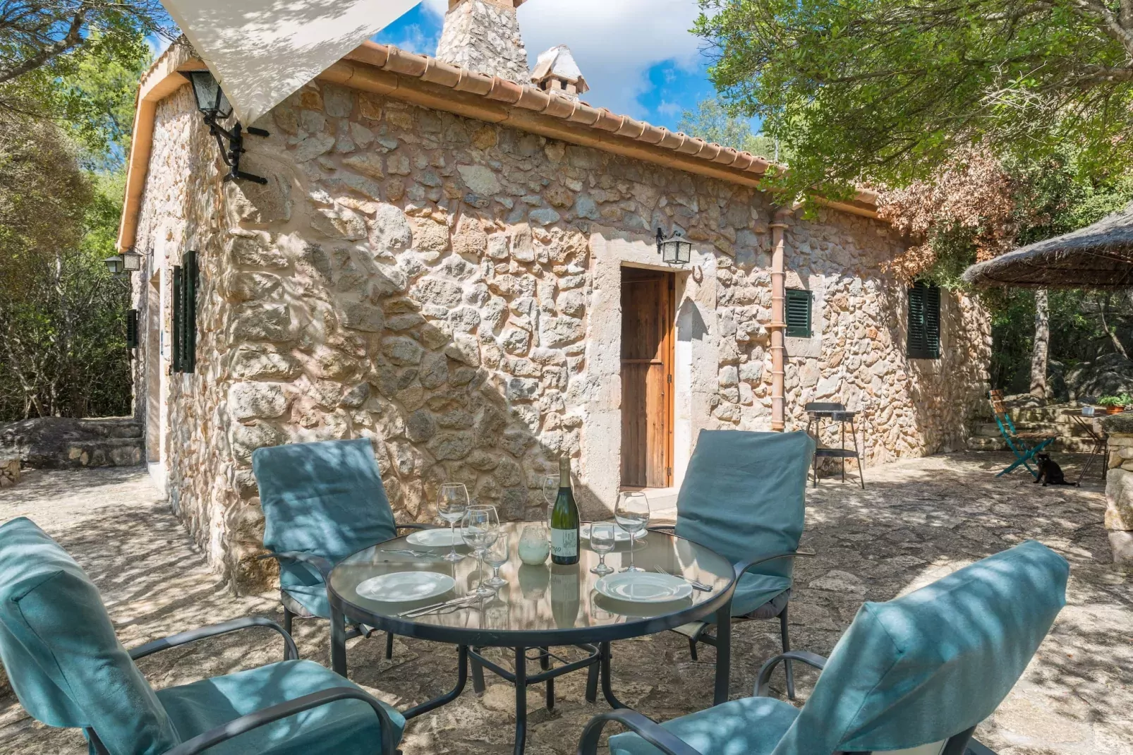 Casa De Piedra - Exterior in summer