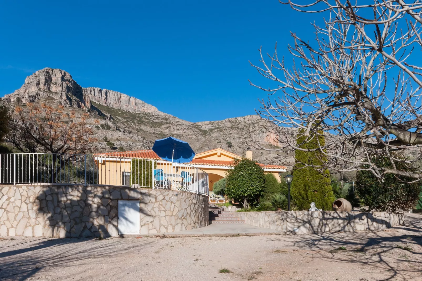 Portilet-Exterior summer