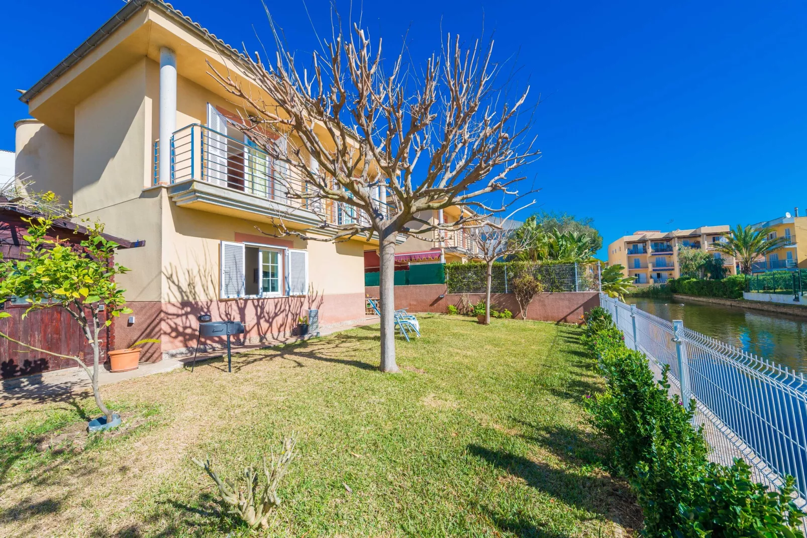 Villa Rosa-Image-tags.