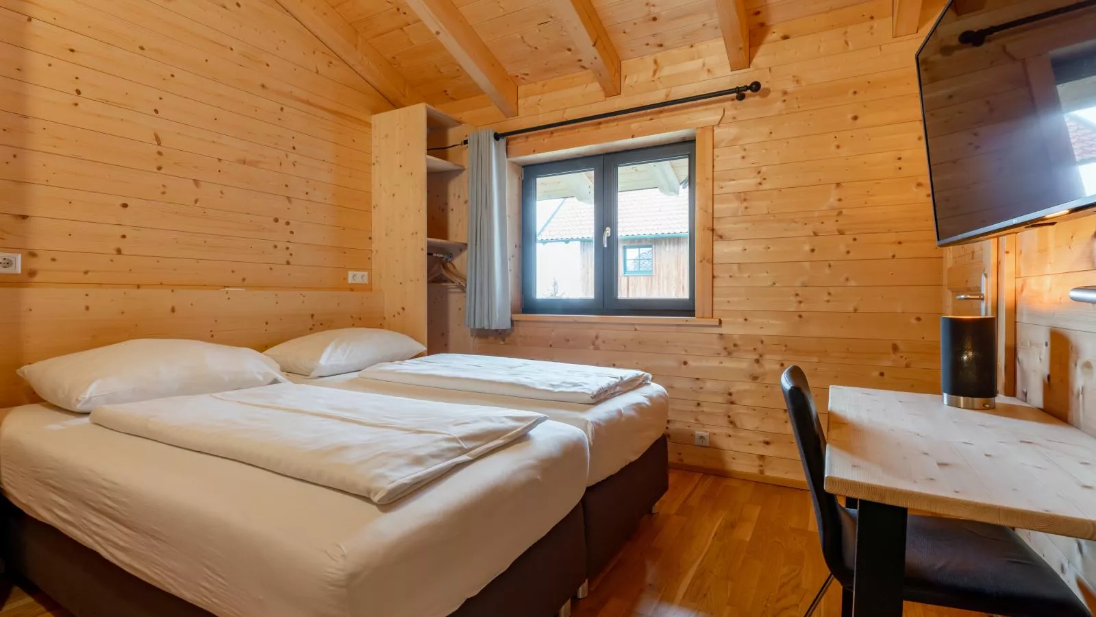 Alpina Lodge-Bedroom