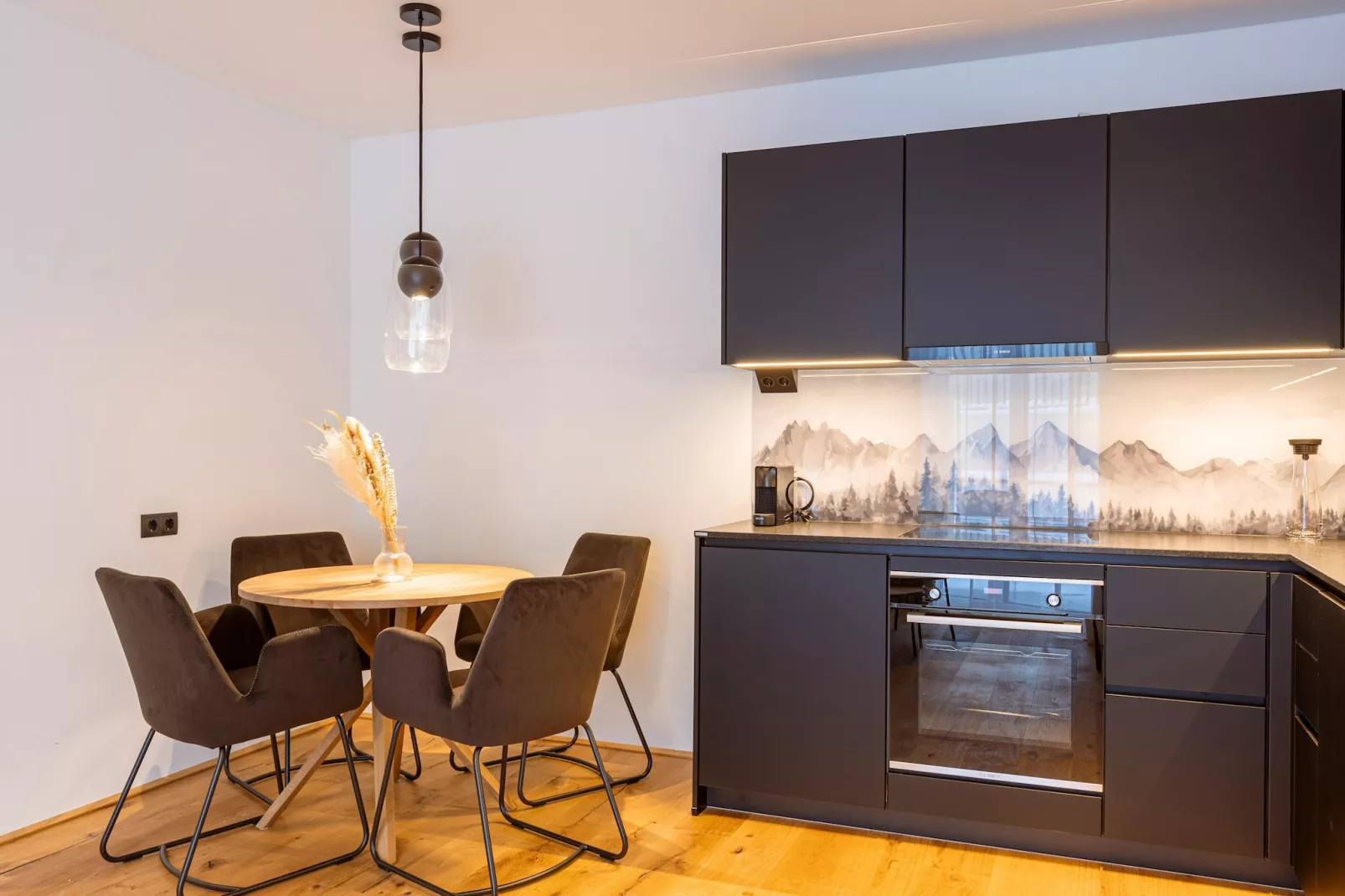 Fiss Suites 4-Dining room