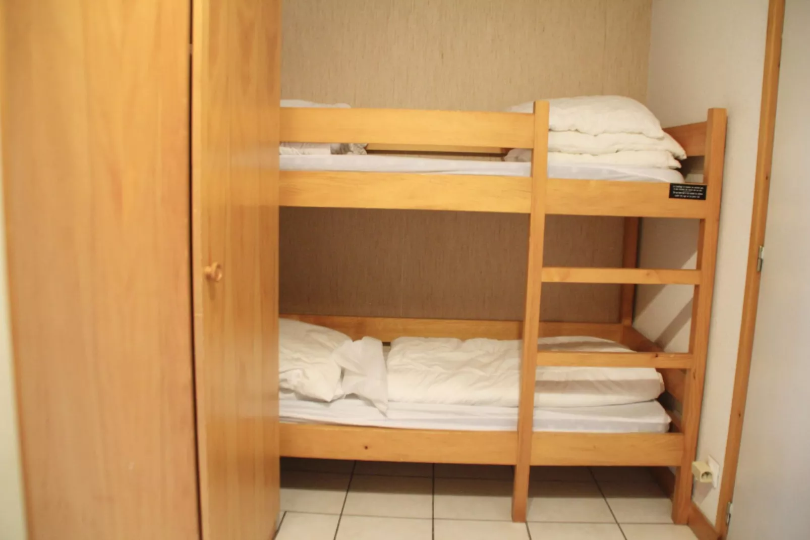 Chambron CB14 CENTER & VIEW 4 Pers.-Bedroom