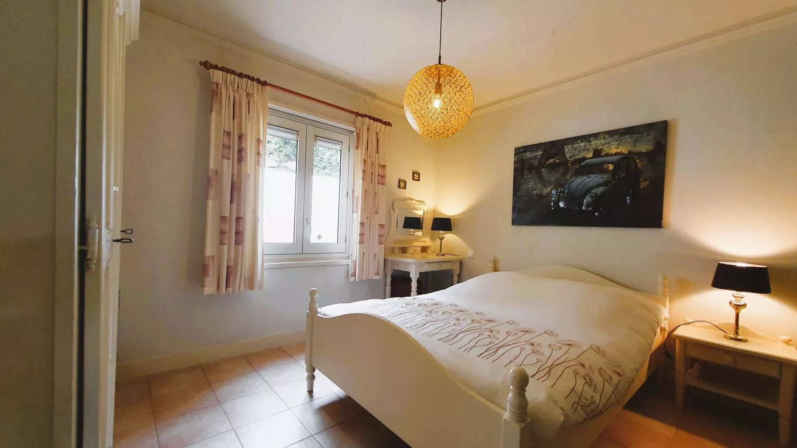 Les Hirondelles-Bedroom